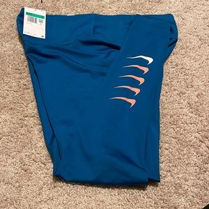 Womens Nike leggings NWT